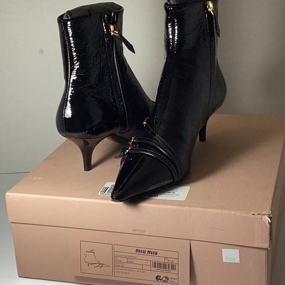 MIU MIU
Patent leather ankle boots - Picture 12 of 16